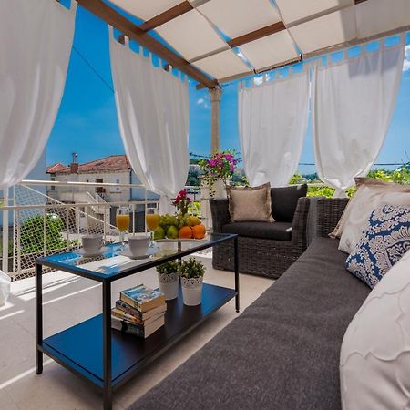 Superior Stunning Apartment Gravosa With A Free Parking Дубровник Екстер'єр фото